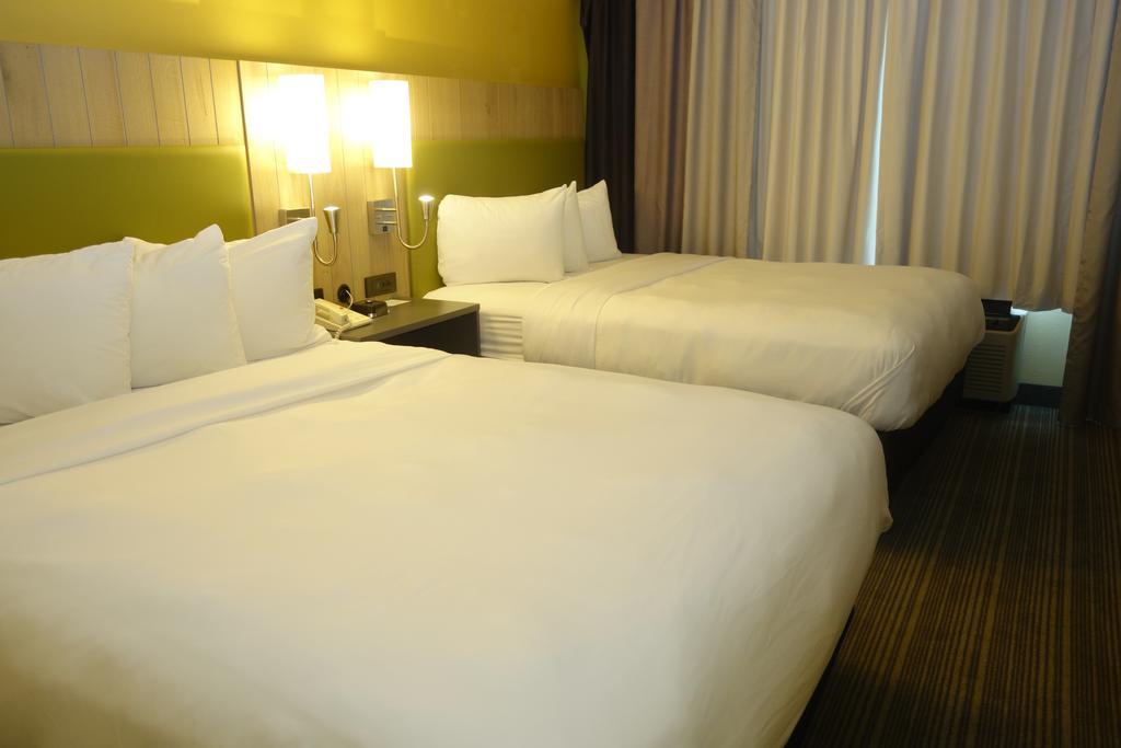 Country Inn & Suites By Radisson, Burlington Elon , Nc Zewnętrze zdjęcie