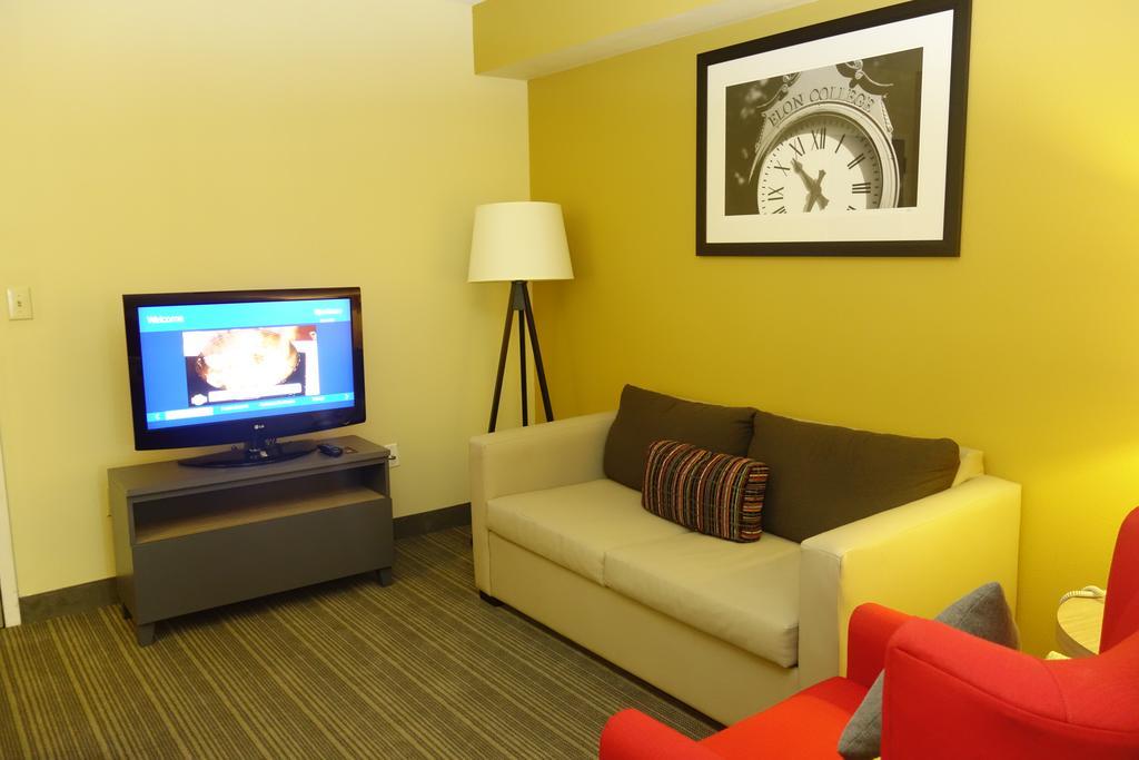 Country Inn & Suites By Radisson, Burlington Elon , Nc Zewnętrze zdjęcie